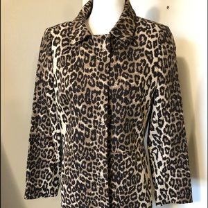 Leopard light coat with a lining .